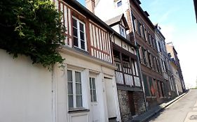 Parking privatif -La Maison Balancoire -Situé Centre historique -La Clef de Honfleur